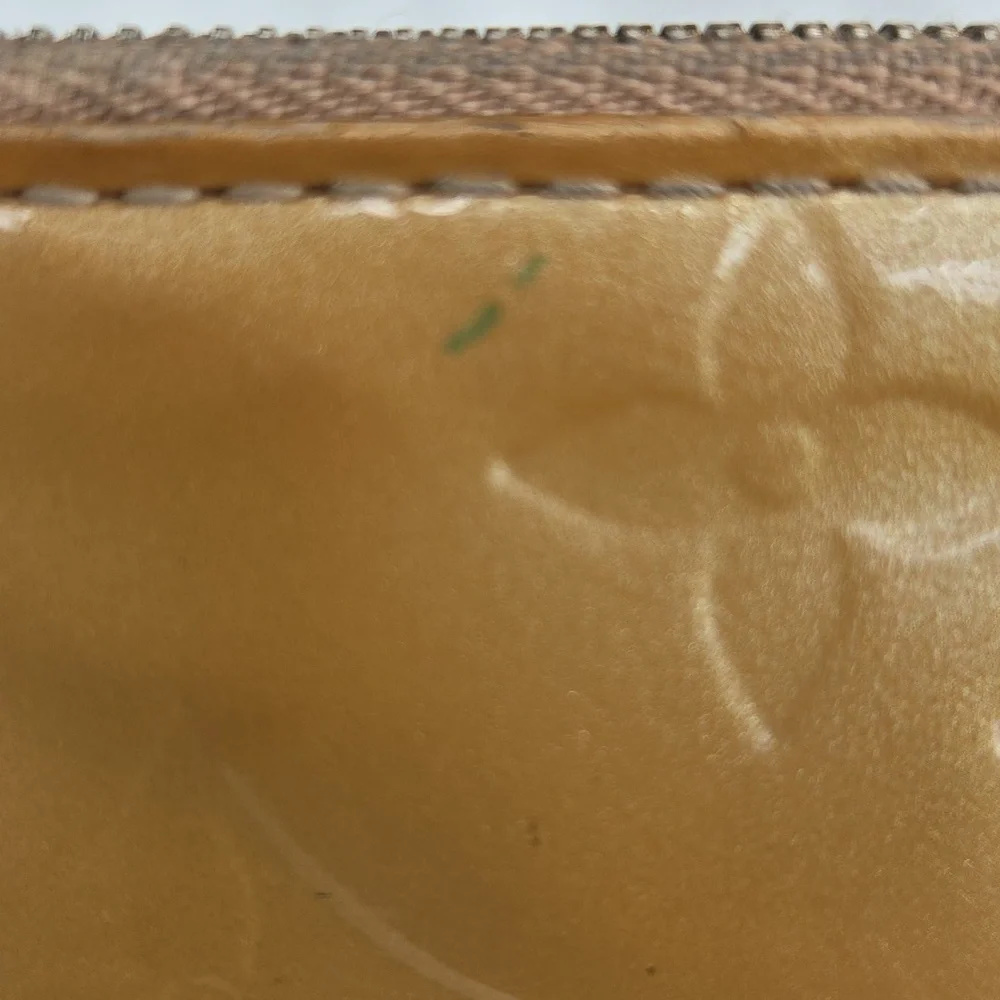 Louis Vuitton Vernis Key Ring Pouch Gold - Picture 11 of 17